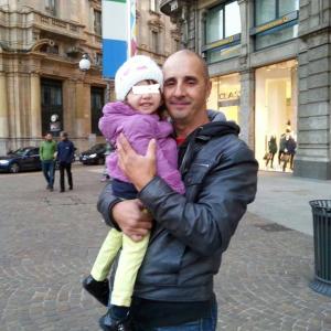Diego Capelli con la figlia (da Facebook)
